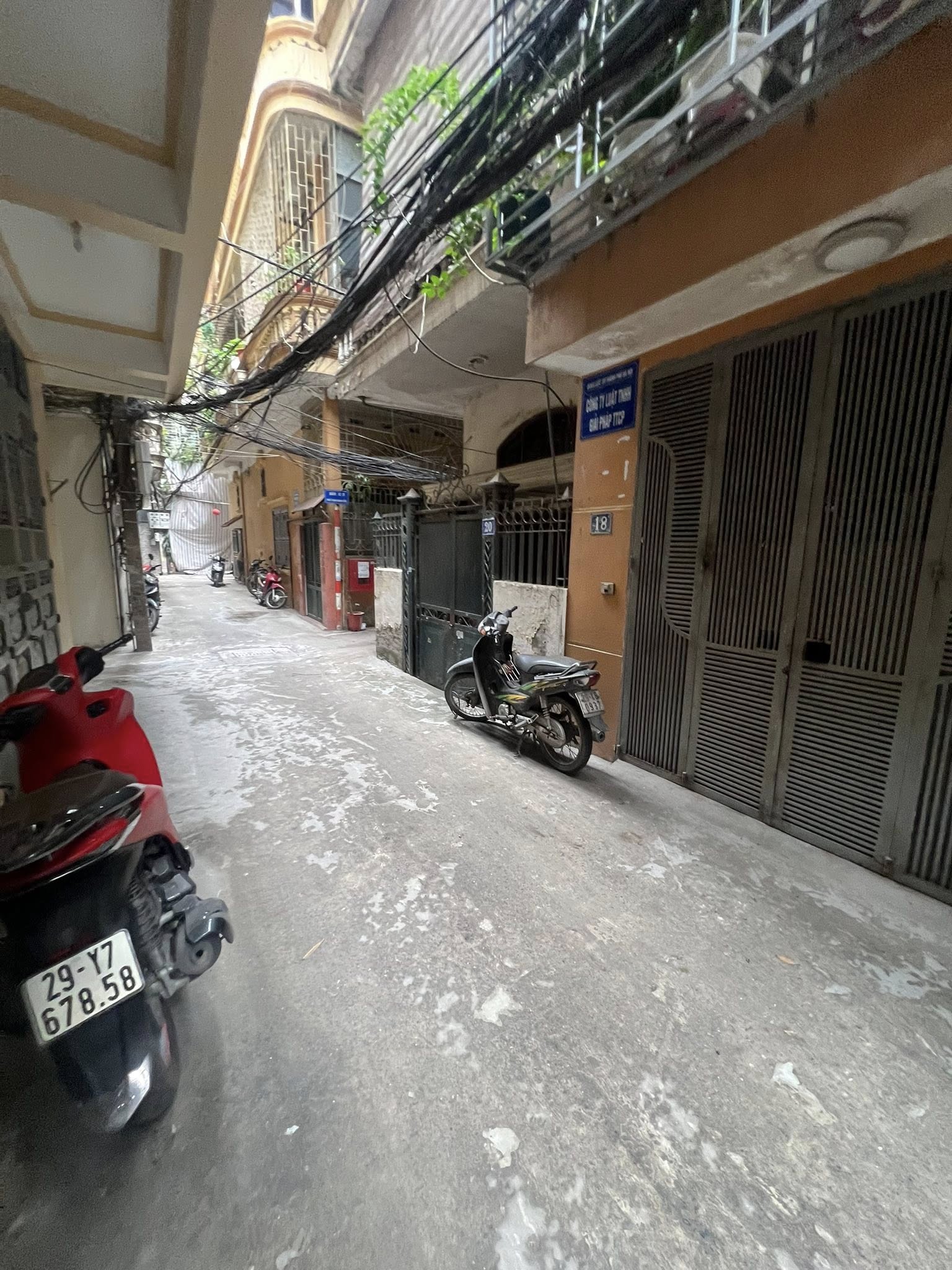 Trịnh Đình Cửu - Hoàng Mai - ô tô vào nhà - thoáng trước sau - chủ tự xây - nội thất còn đẹp